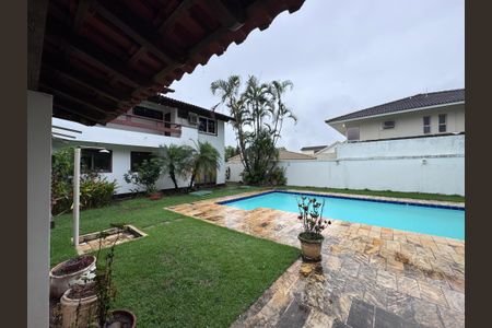 Casa de condomínio à venda com 767m², 5 quartos e 4 vagas Casa de condomínio à venda com 767m², 5 quartos e 4 vagasÁrea externa