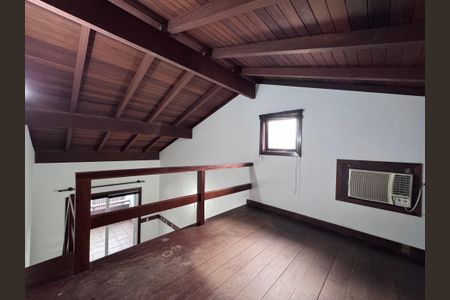 Casa de condomínio à venda com 767m², 5 quartos e 4 vagas Casa de condomínio à venda com 767m², 5 quartos e 4 vagasSuíte 3 - Mezanino