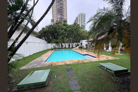 Casa de condomínio à venda com 767m², 5 quartos e 4 vagas Casa de condomínio à venda com 767m², 5 quartos e 4 vagasÁrea externa