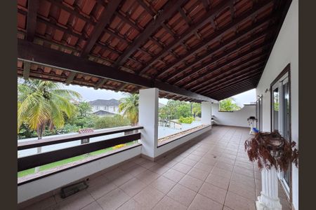 Casa de condomínio à venda com 767m², 5 quartos e 4 vagas Casa de condomínio à venda com 767m², 5 quartos e 4 vagasVaranda