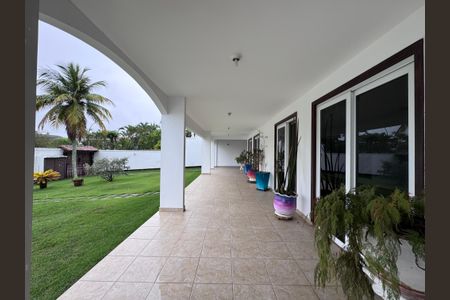 Casa de condomínio à venda com 767m², 5 quartos e 4 vagas Casa de condomínio à venda com 767m², 5 quartos e 4 vagasÁrea externa