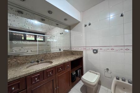 Casa de condomínio à venda com 767m², 5 quartos e 4 vagas Casa de condomínio à venda com 767m², 5 quartos e 4 vagasSuíte 2 - Banheiro