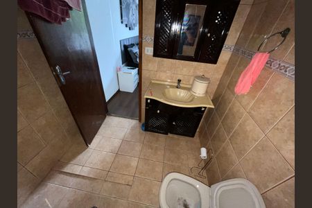 Casa à venda com 130m², 2 quartos e 2 vagasBanheiro suíte 