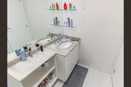 Apartamento à venda com 92m², 2 quartos e 2 vagasBanheiro da Suíte