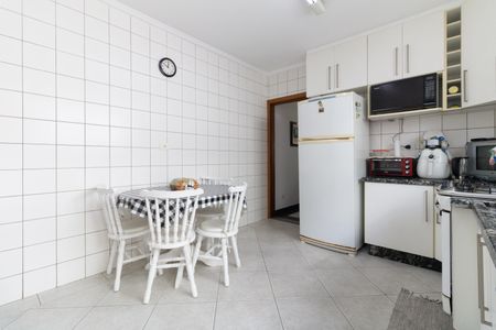 Casa à venda com 190m², 4 quartos e 6 vagasCozinha 