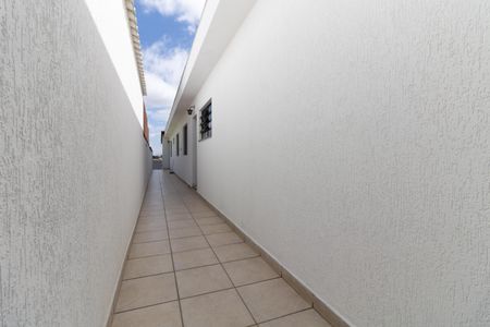 Casa à venda com 190m², 4 quartos e 6 vagasCorredor Lateral 