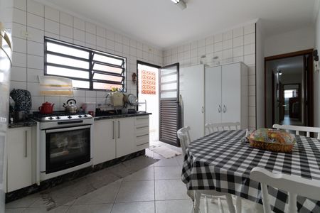 Casa à venda com 190m², 4 quartos e 6 vagasCozinha 