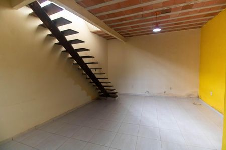 Sala de casa para alugar com 2 quartos, 70m² em Lindo Parque, São Gonçalo