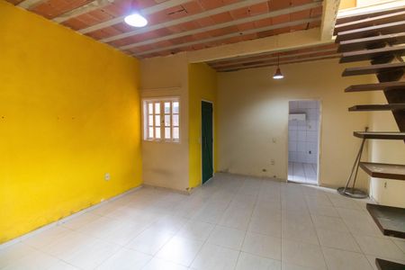 Sala de casa para alugar com 2 quartos, 70m² em Lindo Parque, São Gonçalo
