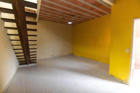 Sala de casa para alugar com 2 quartos, 70m² em Lindo Parque, São Gonçalo