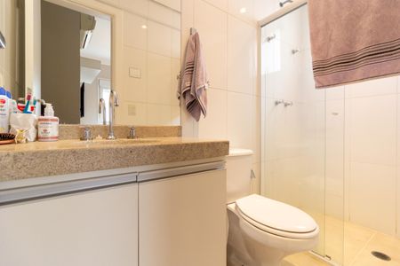 Apartamento à venda com 67m², 2 quartos e 2 vagas Apartamento à venda com 67m², 2 quartos e 2 vagasBanheiro da Suíte