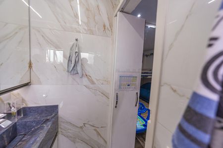 Casa de condomínio à venda com 122m², 2 quartos e 2 vagas Casa de condomínio à venda com 122m², 2 quartos e 2 vagasBanheiro do Quarto 2