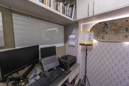 Casa de condomínio à venda com 122m², 2 quartos e 2 vagas Casa de condomínio à venda com 122m², 2 quartos e 2 vagasEscritório