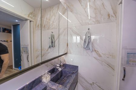 Casa de condomínio à venda com 122m², 2 quartos e 2 vagas Casa de condomínio à venda com 122m², 2 quartos e 2 vagasBanheiro do Quarto 2