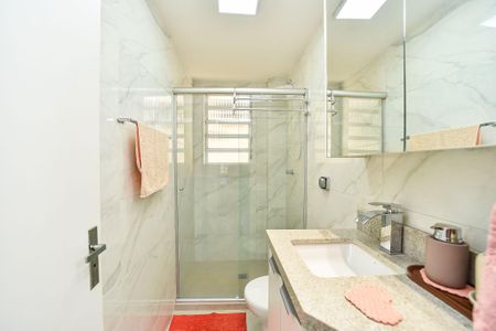 Banheiro de apartamento para alugar com 1 quarto, 40m² em Vila Ipiranga, Porto Alegre