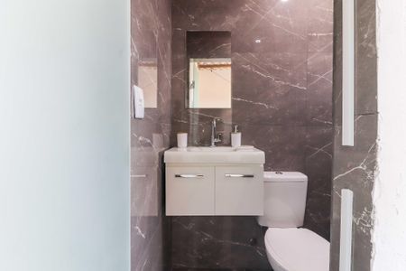 Casa para alugar com 60m², 1 quarto e sem vaga Casa para alugar com 60m², 1 quarto e sem vagaBanheiro