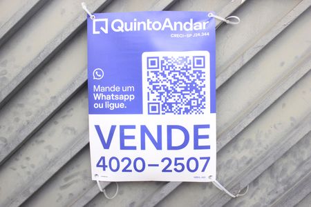 Casa à venda com 93m², 4 quartos e 1 vagaFachada do imóvel com placa QuintoAndar