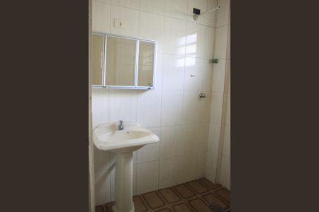 Casa à venda com 93m², 4 quartos e 1 vagaBanheiro (casa 1)