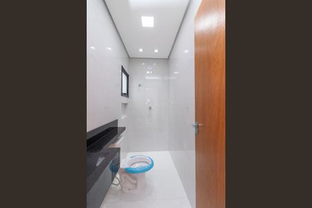 Casa à venda com 150m², 3 quartos e 3 vagasBanheiro da Suíte 2