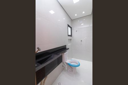 Casa à venda com 150m², 3 quartos e 3 vagasBanheiro da Suíte 2