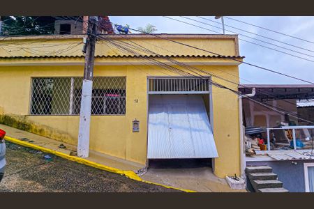 Casa de condomínio à venda com 102m², 4 quartos e 1 vaga Casa de condomínio à venda com 102m², 4 quartos e 1 vagaFachada