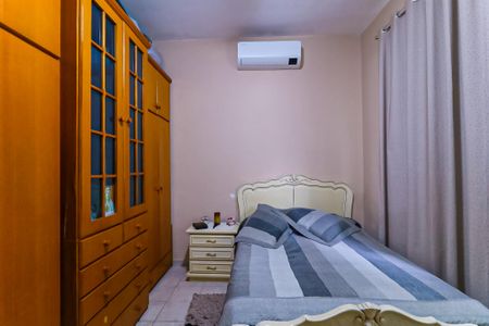 Casa de condomínio à venda com 102m², 4 quartos e 1 vaga Casa de condomínio à venda com 102m², 4 quartos e 1 vagaQuarto