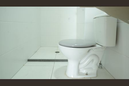 Apartamento à venda com 69m², 2 quartos e 2 vagasDetalhe do banheiro