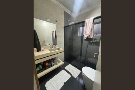 Casa à venda com 272m², 4 quartos e 2 vagasBanheiro