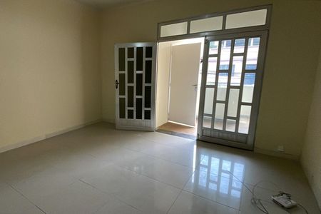 Sala de casa para alugar com 4 quartos, 288m² em Jardim Vinte E Cinco de Agosto, Duque de Caxias