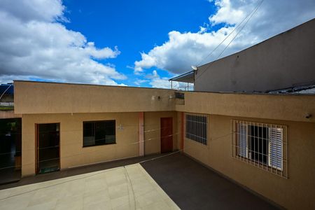 Casa à venda com 224m², 3 quartos e 4 vagasQuintal