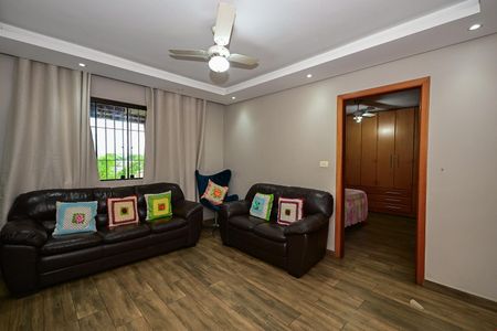 Sala de casa à venda com 3 quartos, 224m² em Jardim Maria Rosa, Taboão da Serra
