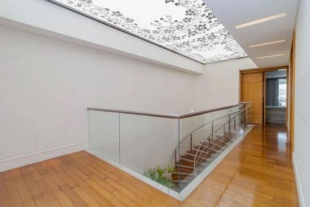 Casa à venda com 397m², 3 quartos e 6 vagasCorredor
