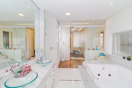 Casa à venda com 397m², 3 quartos e 6 vagasBanheiro