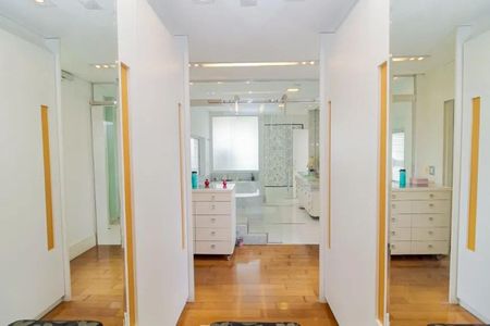 Casa à venda com 397m², 3 quartos e 6 vagasCloset