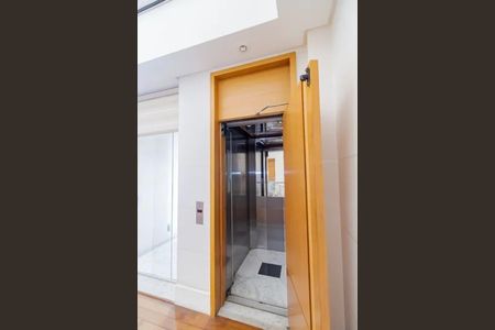 Casa à venda com 397m², 3 quartos e 6 vagasCorredor