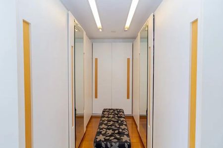 Casa à venda com 397m², 3 quartos e 6 vagasCloset