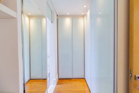Casa à venda com 397m², 3 quartos e 6 vagasCloset