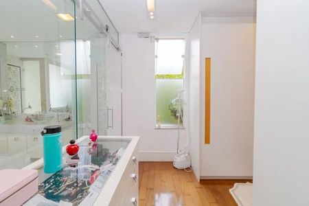 Casa à venda com 397m², 3 quartos e 6 vagasCloset