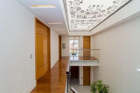 Casa à venda com 397m², 3 quartos e 6 vagasCorredor