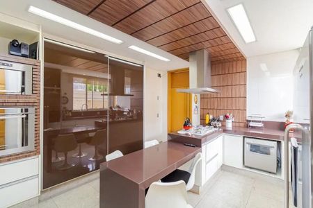 Casa à venda com 397m², 3 quartos e 6 vagasCozinha