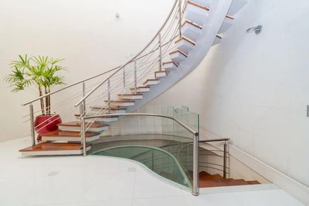 Casa à venda com 397m², 3 quartos e 6 vagasEscada