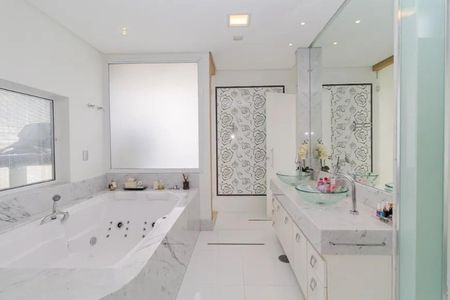 Casa à venda com 397m², 3 quartos e 6 vagasBanheiro