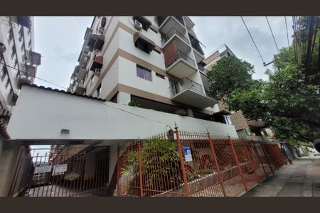 Apartamento para alugar com 72m², 2 quartos e 1 vaga Apartamento para alugar com 72m², 2 quartos e 1 vagaFachada