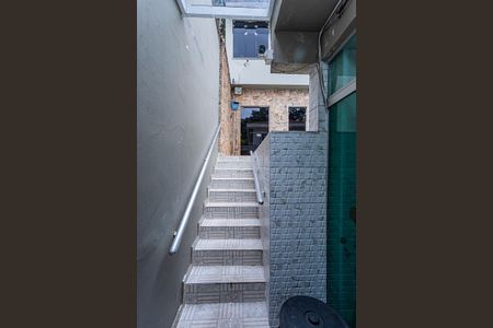 Casa para alugar com 250m², 3 quartos e 4 vagas Casa para alugar com 250m², 3 quartos e 4 vagasEscada