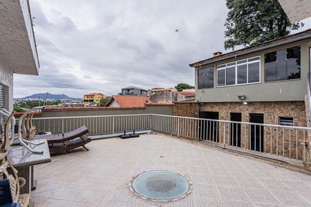 Casa para alugar com 250m², 3 quartos e 4 vagas Casa para alugar com 250m², 3 quartos e 4 vagasQuintal