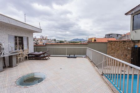 Casa para alugar com 250m², 3 quartos e 4 vagas Casa para alugar com 250m², 3 quartos e 4 vagasQuintal