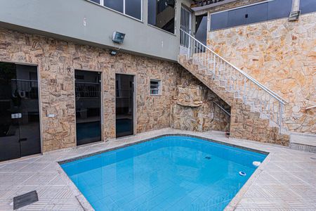Casa para alugar com 250m², 3 quartos e 4 vagas Casa para alugar com 250m², 3 quartos e 4 vagasPiscina