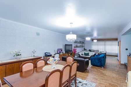 Casa para alugar com 250m², 3 quartos e 4 vagas Casa para alugar com 250m², 3 quartos e 4 vagasSala