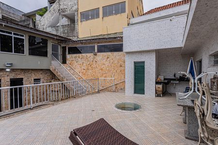 Casa para alugar com 250m², 3 quartos e 4 vagas Casa para alugar com 250m², 3 quartos e 4 vagasQuintal