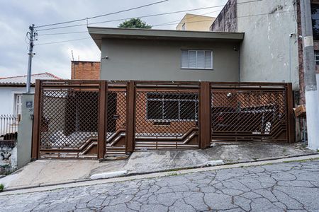 Casa para alugar com 250m², 3 quartos e 4 vagas Casa para alugar com 250m², 3 quartos e 4 vagasFachada